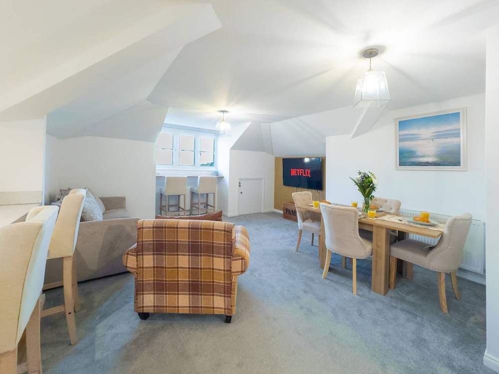 Elegant 2BR Broadstairs Coastal Escape by Adliv