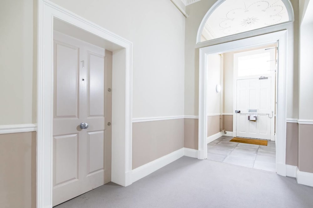 JOIVY York Place Apartment in Georgian City Centre Building view 2