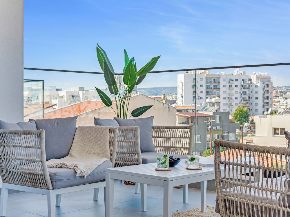 Sanders Crystal 2 Limassol