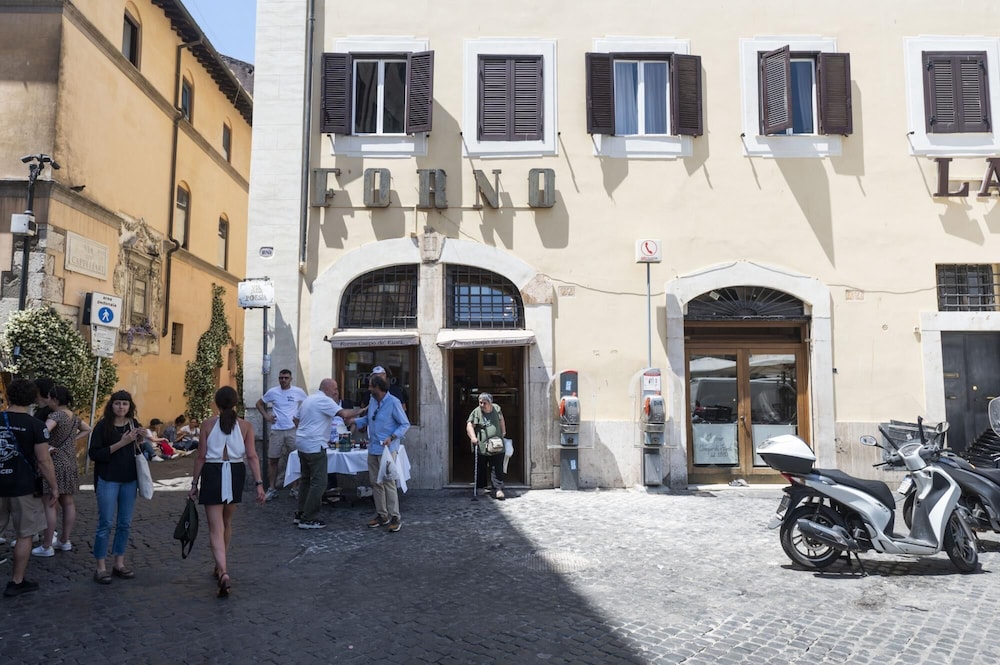 Campo de Fiori Large Family Apartment
