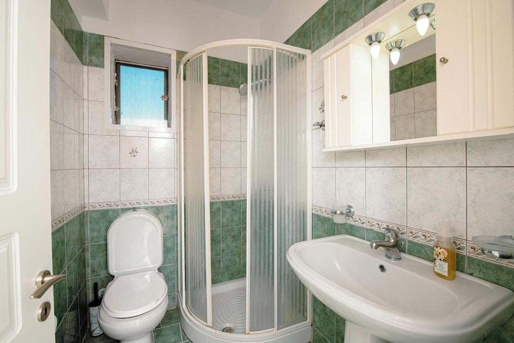 OLIA APARTMENTS LYGIA