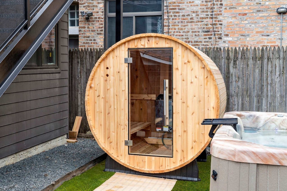 Stunning 5BR Home With 2 Rooftops Sauna Hot Tub