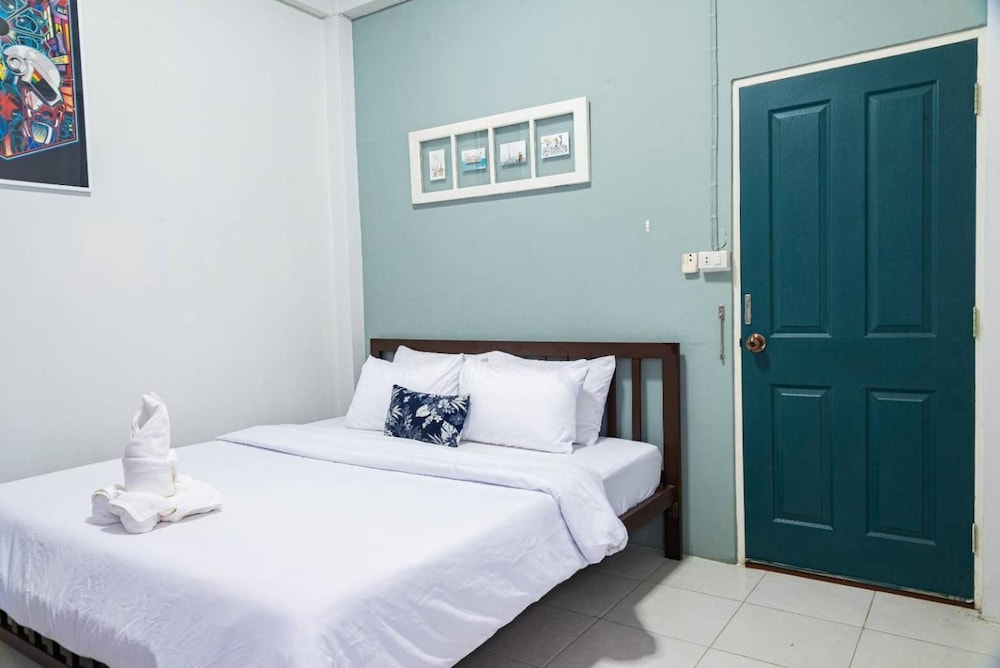 Asoke Montri Hostel