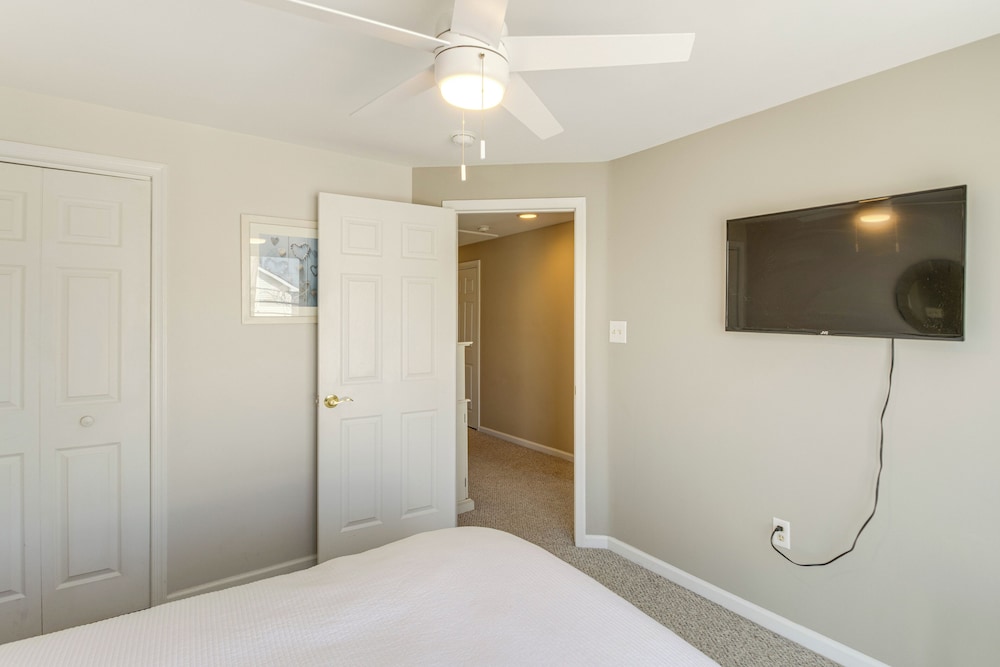 2 Blocks to Beach Access: Ocean City Adventure!