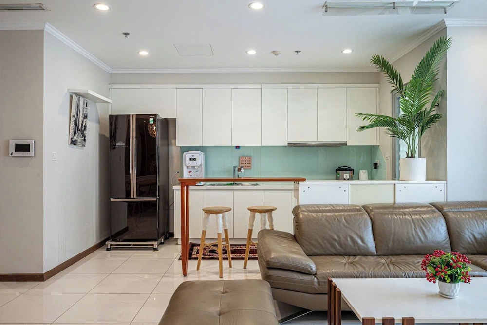 Apartment Landmark 81 by Urban Home