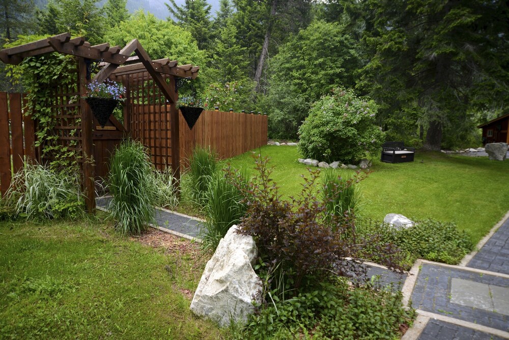 Cedar House Restaurant & Chalets