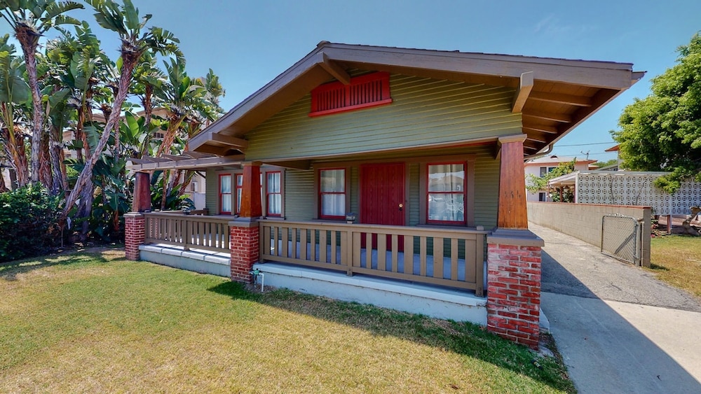 Cozy Alhambra 3BR Near Downtown Los Angeles view 2