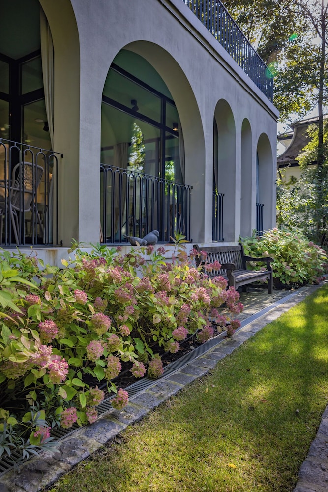 Bagatelle Gardenhouse