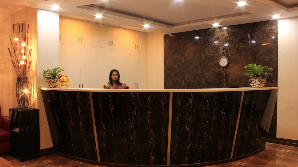 Lobby & Reception