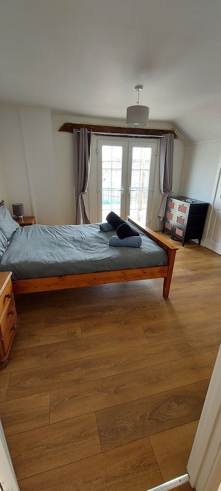Nice big 2 Double Bedroom Apartment in the Town view 5