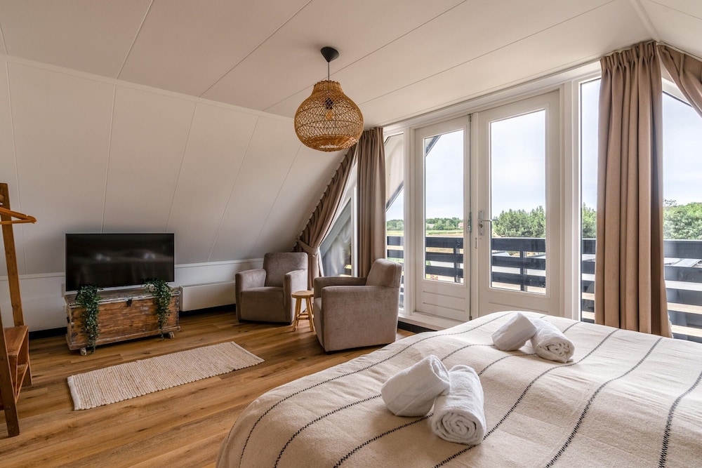 Luxury 10-person Family Villa