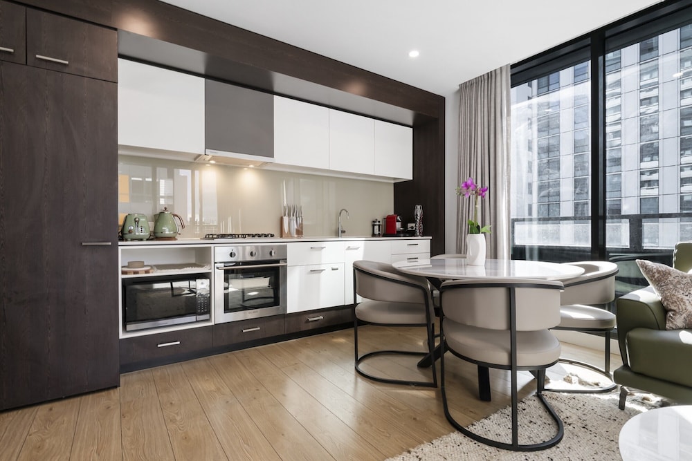 Sleek Southbank 2-bed Apartment With Balcony Views