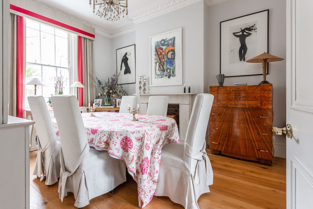 Warwick Gardens II by Onefinestay