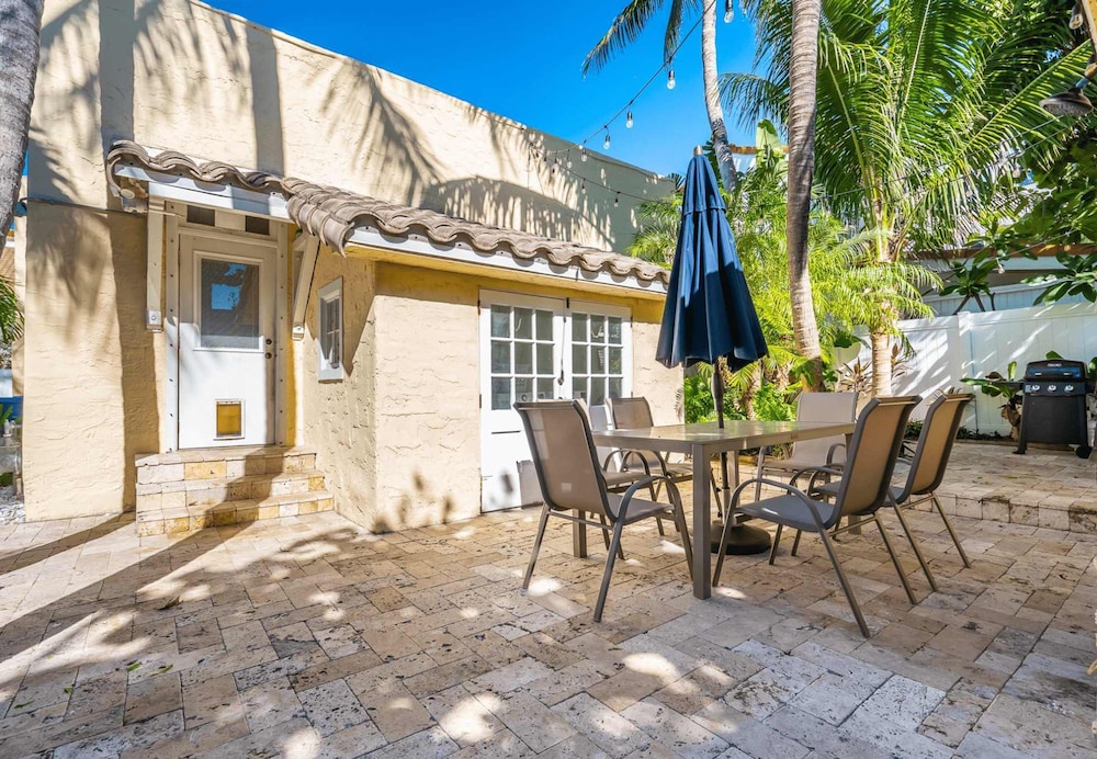 Beach House on the Beach for 8 People With Jacuzzi