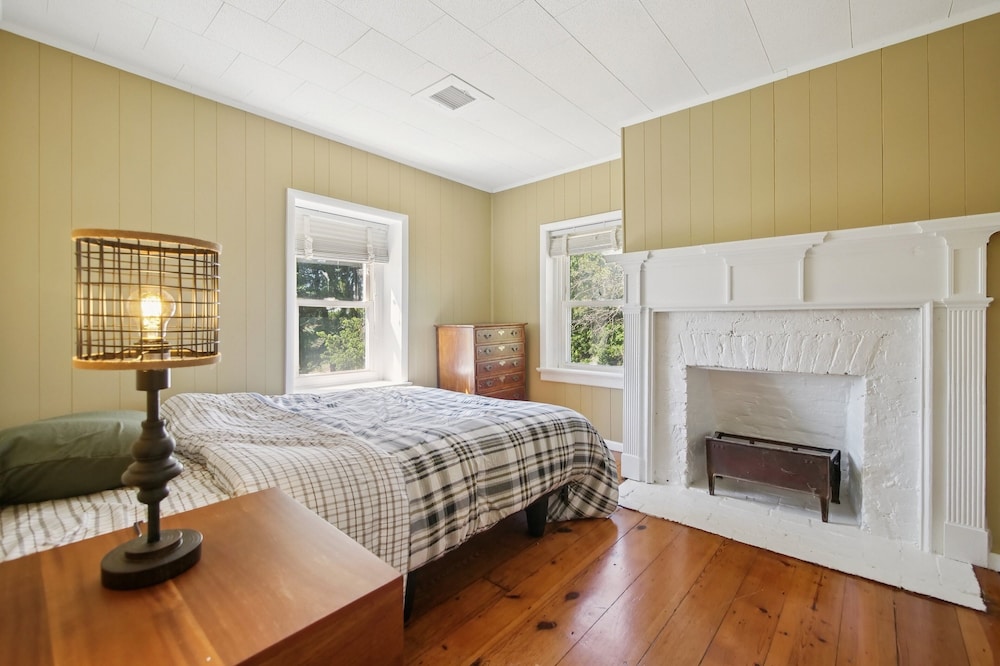Peaceful Retreat With Scenic Surroundings 4 Bedroom Home