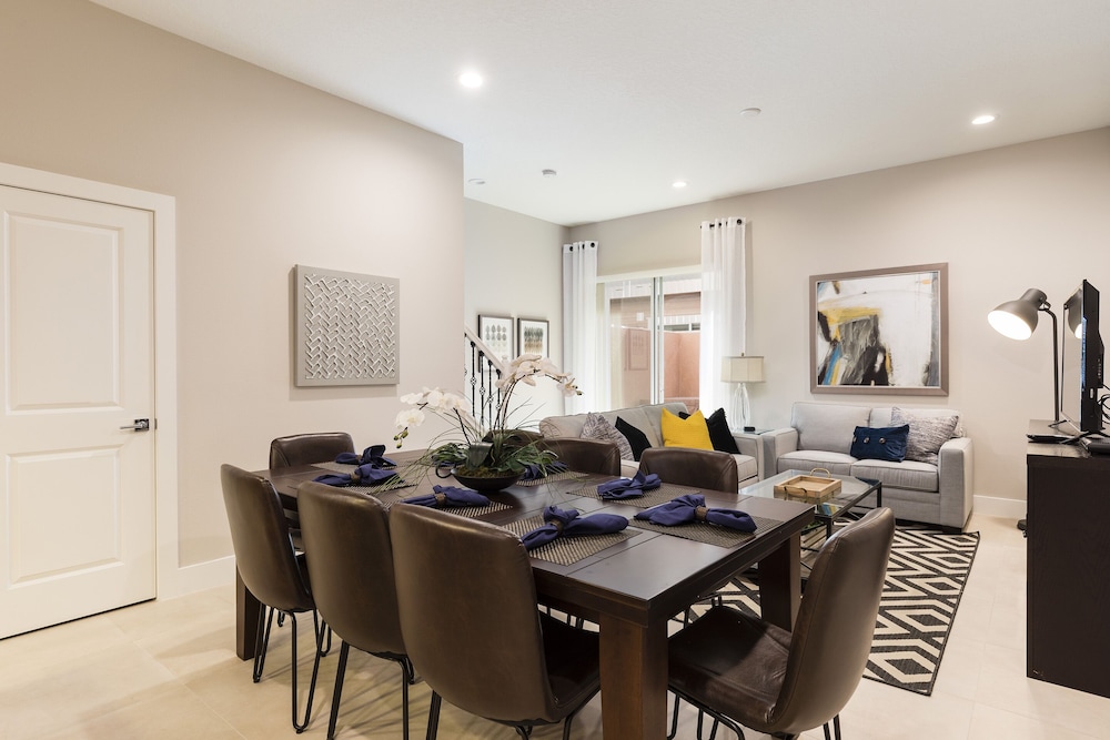 Summerville Vacation Homes by Columbia Management
