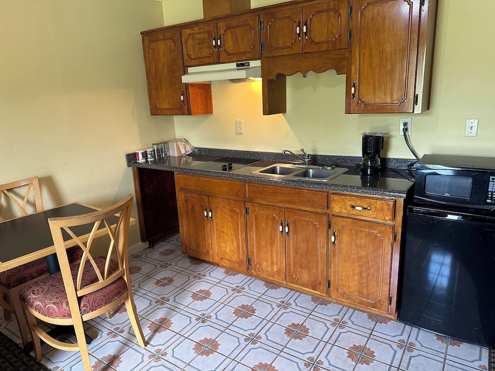 Royal Inn - Property Image 12