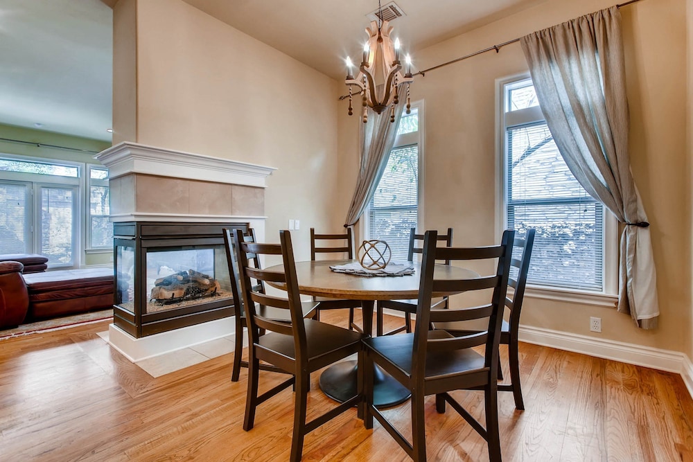 Luxury 4 Bedroom Home in Central Austin