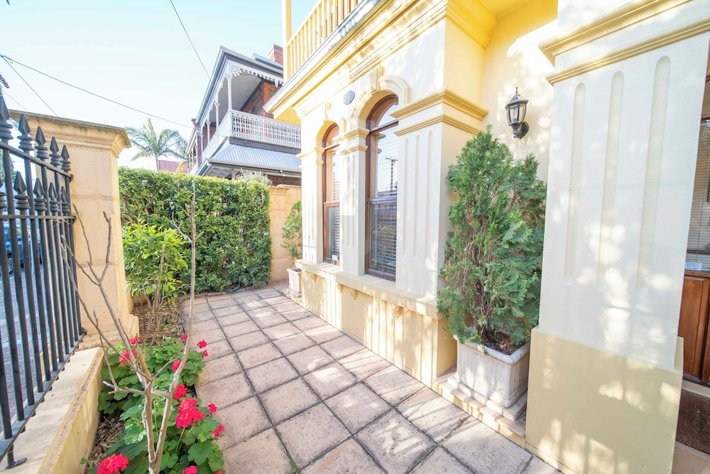 Cozy Home with fireplace 5mins to beach