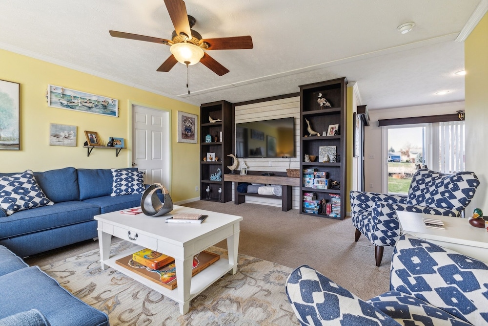 Sunsets & Serenity: Port Clinton Waterfront Stay 3 Bedroom Home