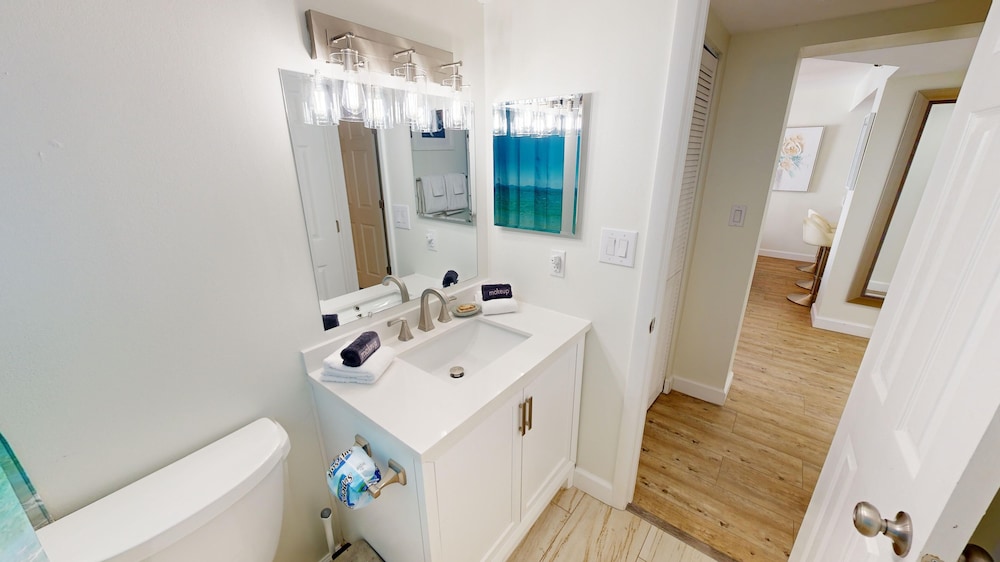 Emerald Towers 904 2 Bedroom Condo