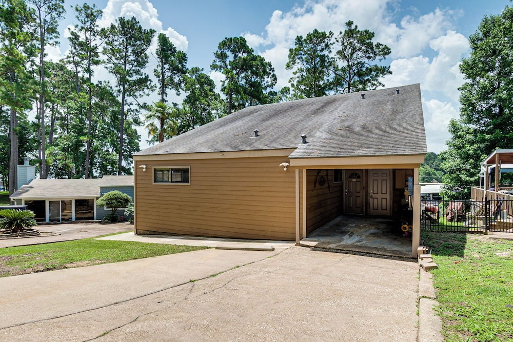 Steps to Marina: Coldspring Retreat w/ Lake View