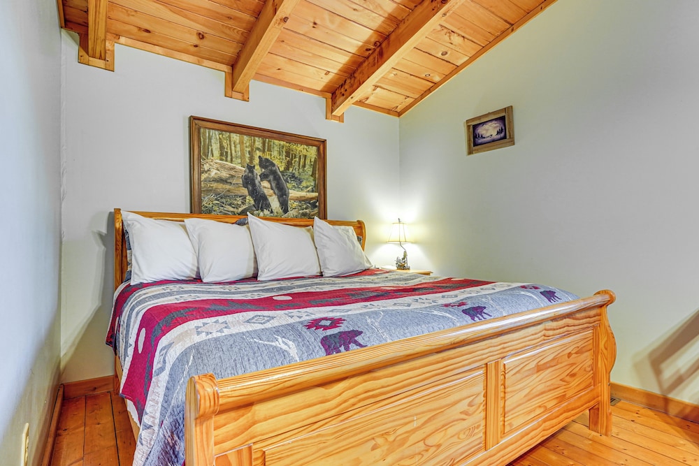 Sevierville Angler's Cabin w/ Pond Access!