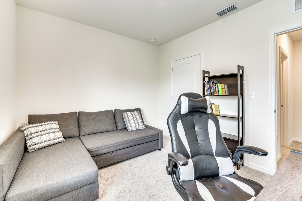 Playground Access: Winter Haven Getaway w/ Patio!