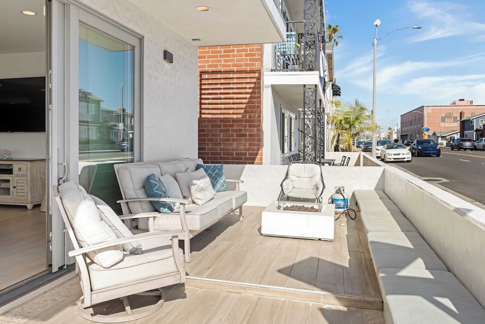 200 East Balboa Oceanview Rooftop Steps to Sand, Pier, Boardwalk & Dining