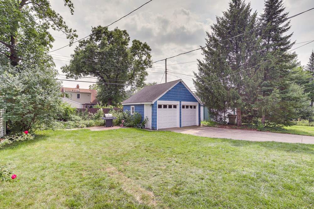 Charming South Bend Retreat ~ 1 Mi to Notre Dame! view 5