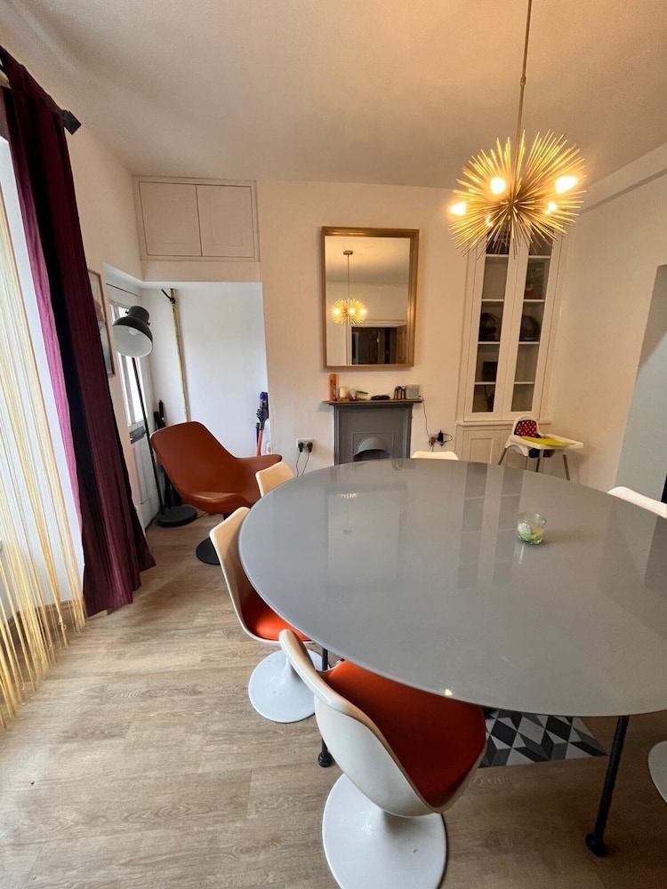 Spacious 6 Bedroom Retreat in Milford Haven