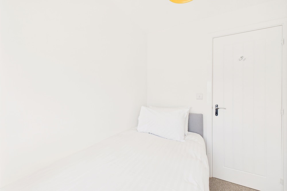 Host Stay Gannett House