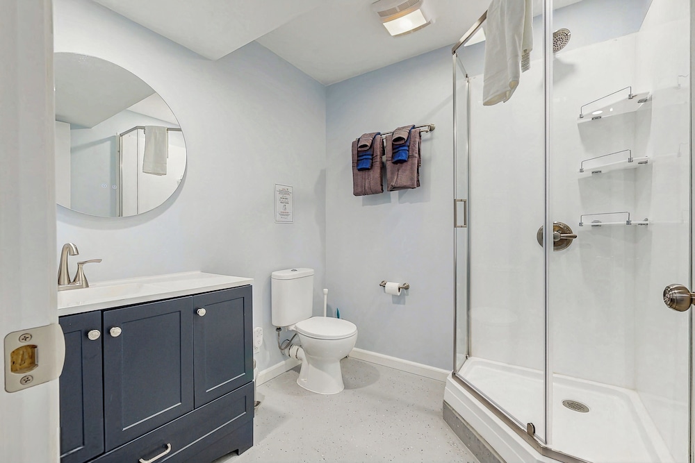 Charming 3BR Home w/ Lake Access & Pool Table