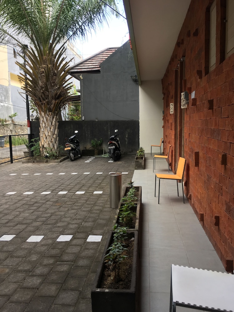 Olivia Inn Denpasar - Hostel - Image 5