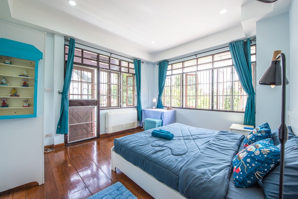 Nimman Elegant Garden Villa