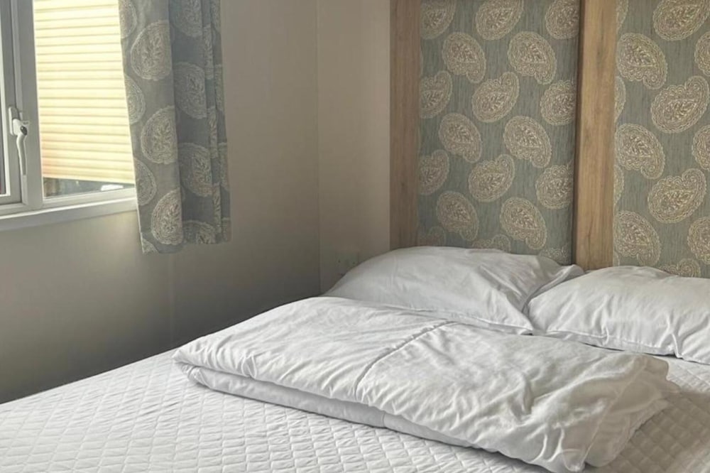 Familycaravan-seaview-garden-ensuite-nearbeach