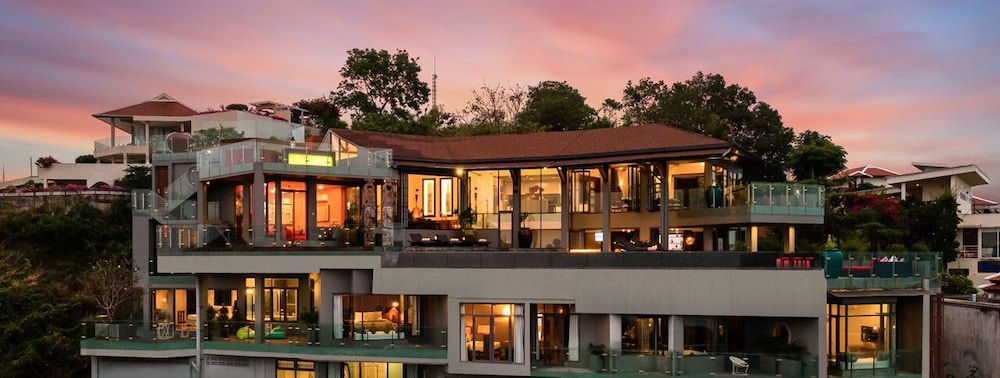 Villa Skyfall