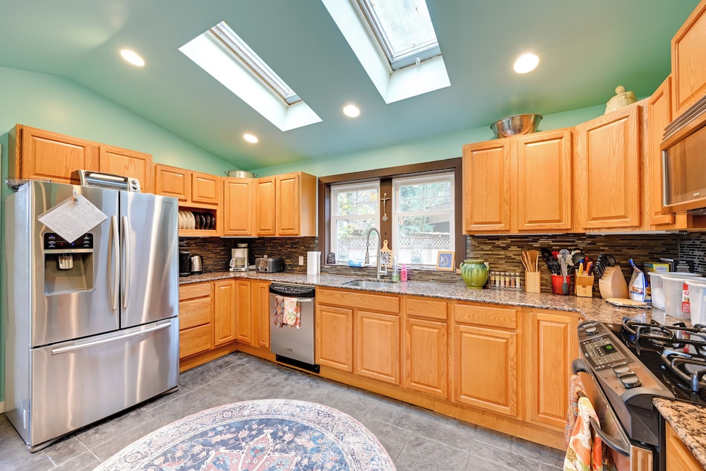 Ski, Fish & Explore: Packwood Home w/ Sauna!