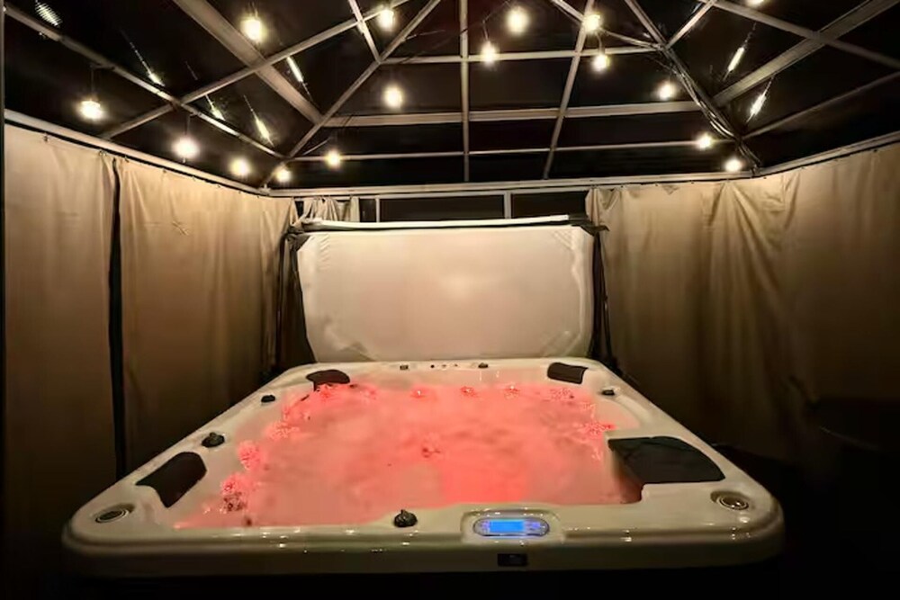 3 Bed-sleeps 6-hot Tub-pet Friendly-parking