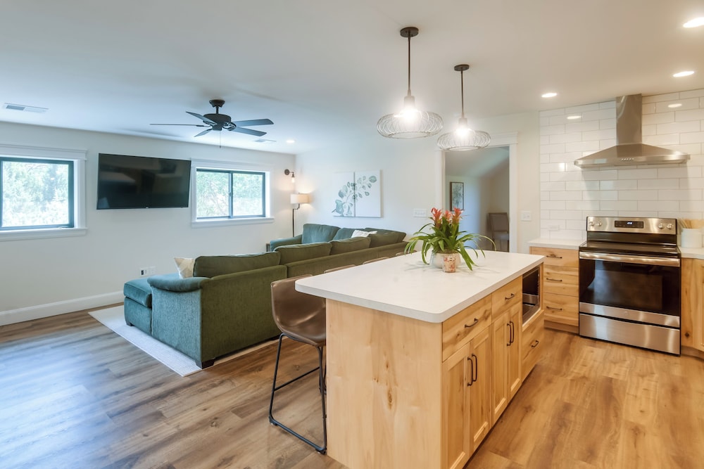 Ski, Hike, Explore: Modern Guest Suite in Rigby
