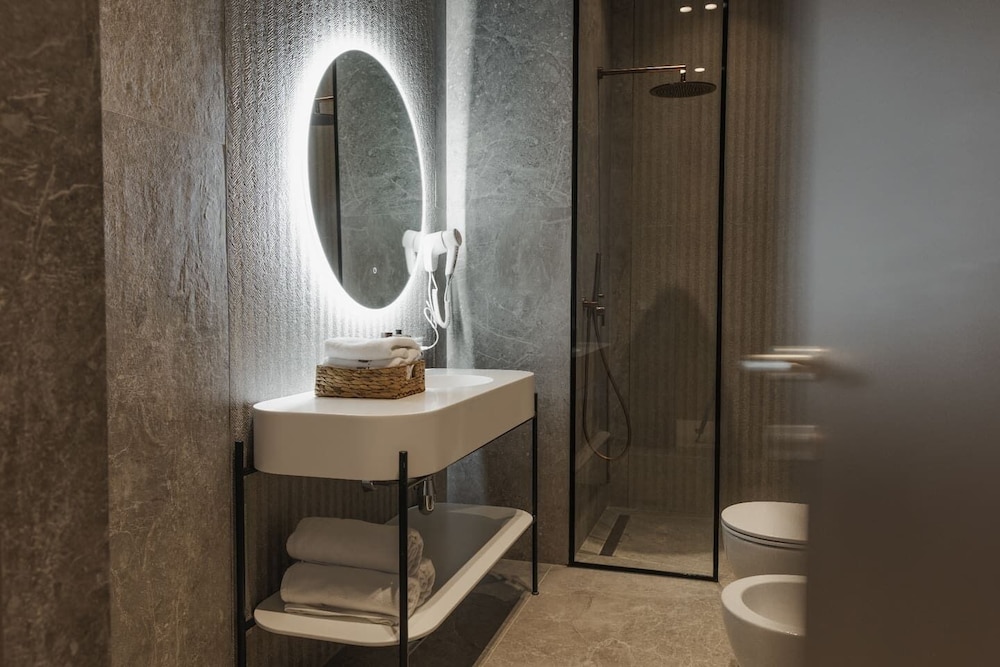 Zins Luxury Apartment 02