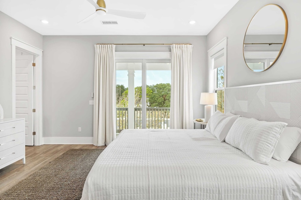 2 Homes in Inlet Beach by Avantstay Sleeps 24, Walk to Beach, Free Golf Cart, Rooftop Decks, Pool Access