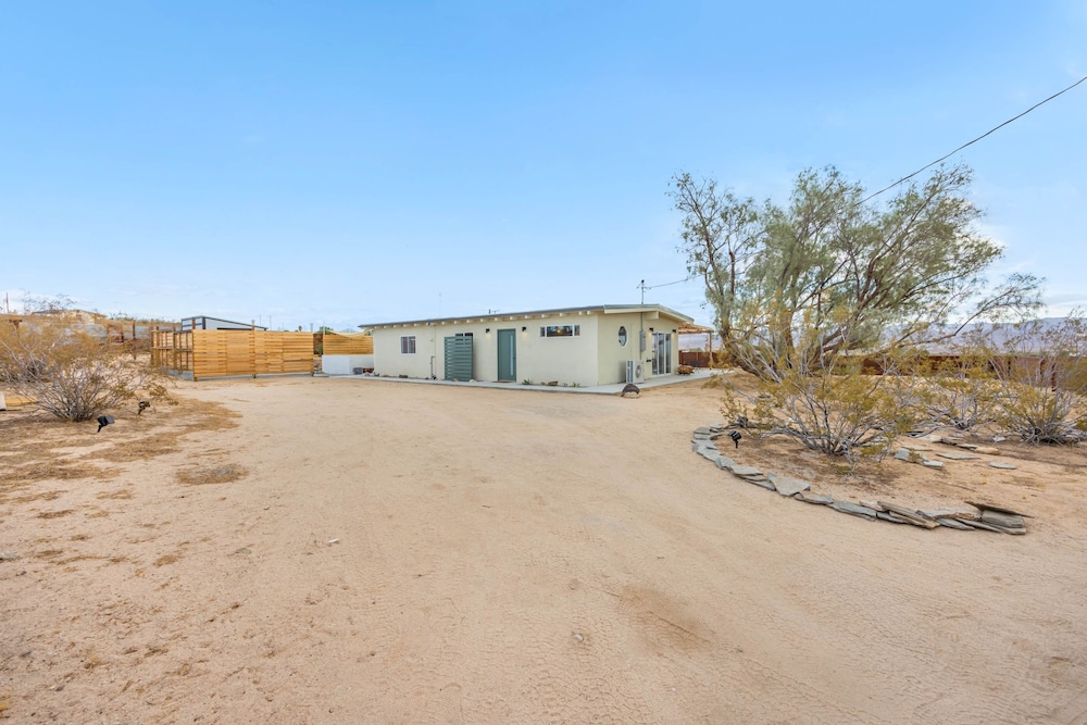 Desert Hearts Ranch 2 Bedroom Home view 3