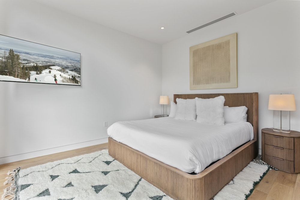 2505 Founders Place - Three Bedroom Deluxe 3 Condo