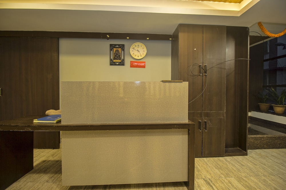 Lobby & Reception