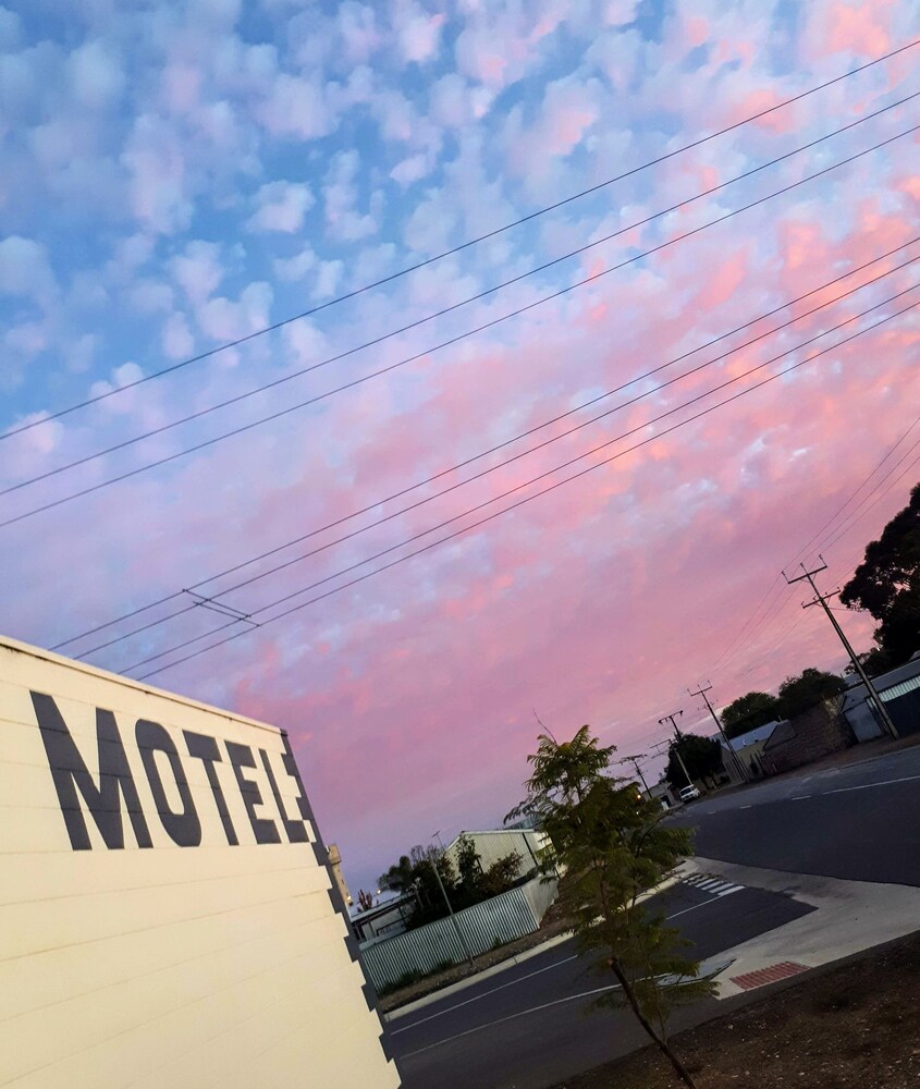 Motel River Bend