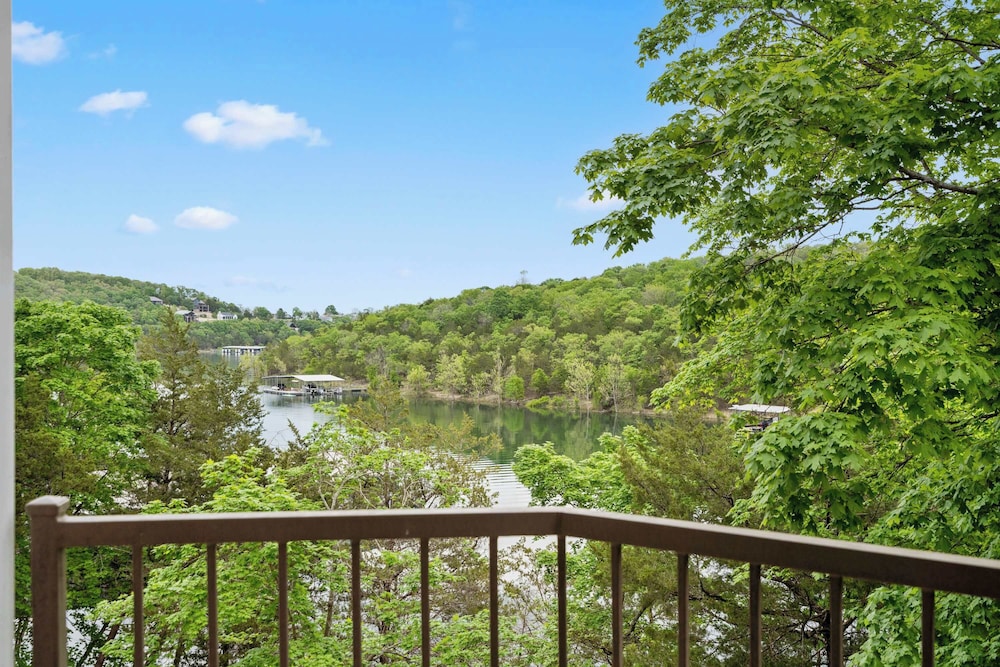 Lake It Easy Condo for 7
