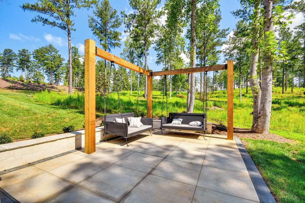 Gated Community w/ Perks: North Carolina Hideaway