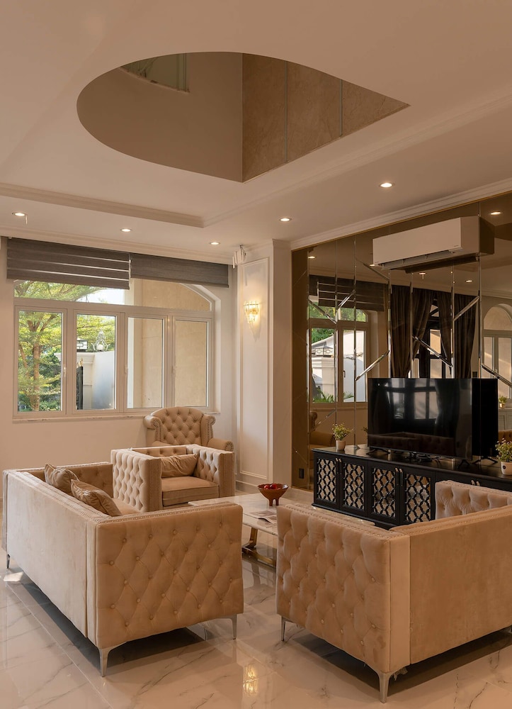 Grand Villa