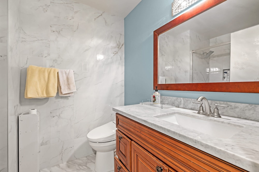 Spacious 4BR Family Retreat w Private Pool